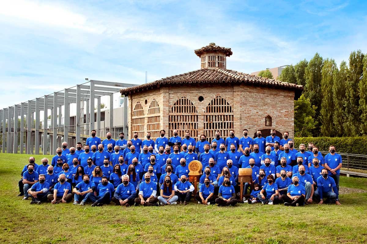 La nazionale del Parmigiano Reggiano in partenza per Oviedo (Fonte: Facebook) La Nazionale del Parmigiano Reggiano porta 96 caseifici a Oviedo per i World Cheese Awards