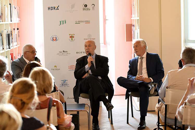 Paolo Mieli intervista gli Agnelli per celebrare i 110 anni dell’azienda Paolo Mieli intervista gli Agnelli per celebrare i 110 anni dell’azienda