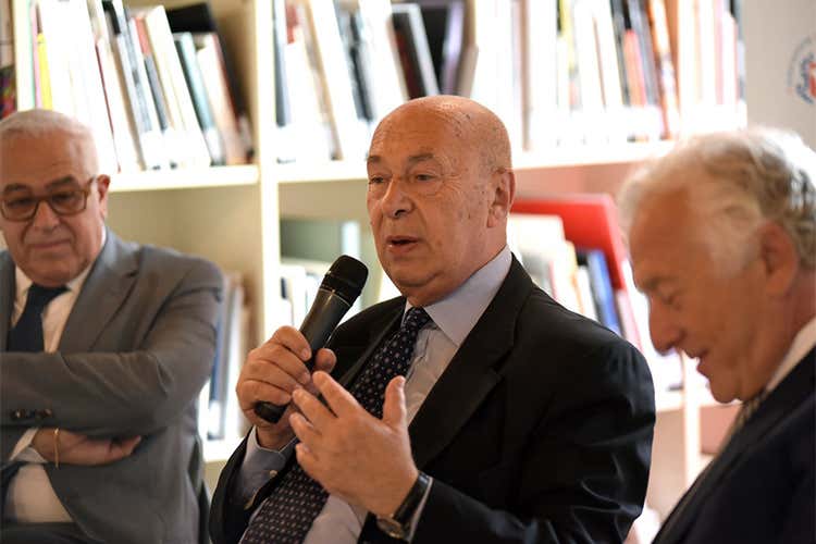 Paolo Mieli intervista gli Agnelli per celebrare i 110 anni dell’azienda Paolo Mieli intervista gli Agnelli per celebrare i 110 anni dell’azienda