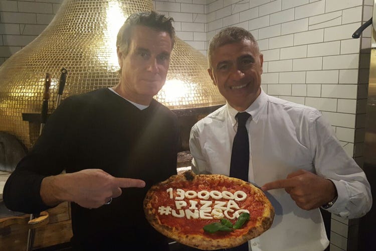 Jimmy Ghione e Alfonso Pecoraro Scanio - #pizzaUnesco a Milano Food Week  Altro evento, altro successo