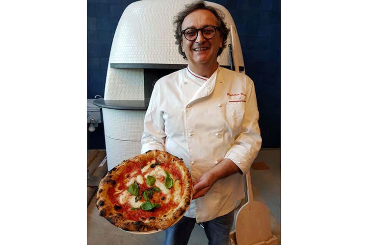 Guglielmo Vuolo (Le pizze di Guglielmo Vuolo a Verona con i prodotti campani di Assaporito) Guglielmo Vuolo (Le pizze di Guglielmo Vuolo a Verona con i prodotti campani di Assaporito)