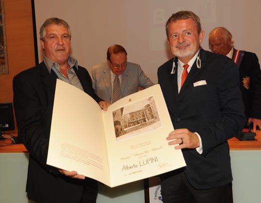Massimo Filippi (a sinistra) premia Alberto Lupini