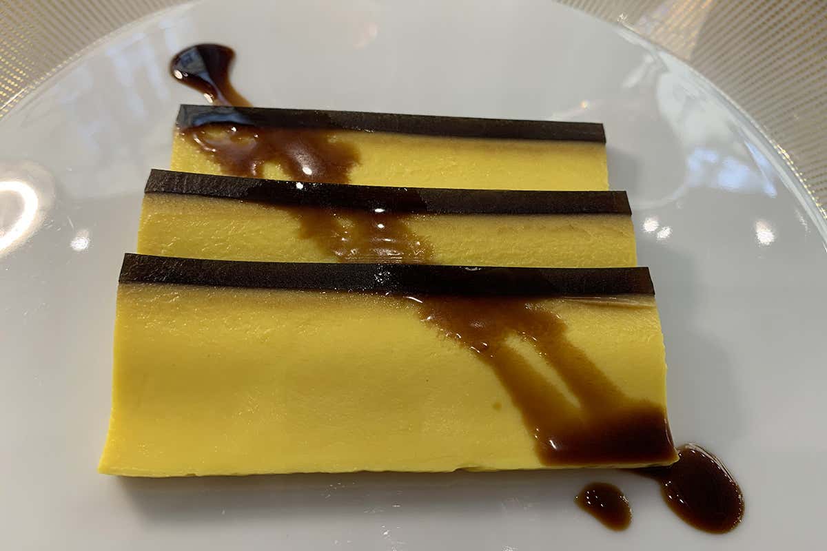 Crèm caramel di Parmigiano Reggiano con aceto balsamico tradizionale Identità di Formaggio torna a Milano nel segno del Parmigiano Reggiano Crèm caramel di Parmigiano Reggiano con aceto balsamico tradizionale Identità di Formaggio torna a Milano nel segno del Parmigiano Reggiano