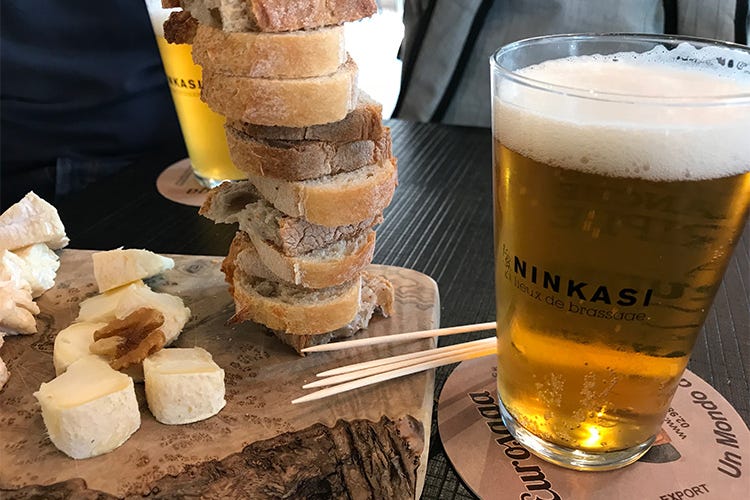 (Sapori francesi, le birre Ninkasi incontrano baguettes e formaggi)