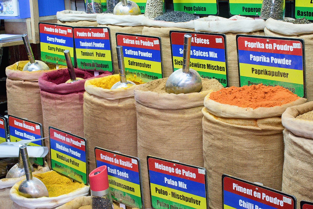 Spezie fresche al mercato di Port Luis 