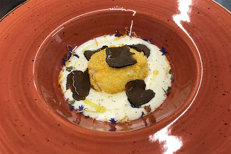 (Uovo cotto a bassa temperatura su fonduta di Casolet con scaglie di tartufo nero) (Uovo cotto a bassa temperatura su fonduta di Casolet con scaglie di tartufo nero)