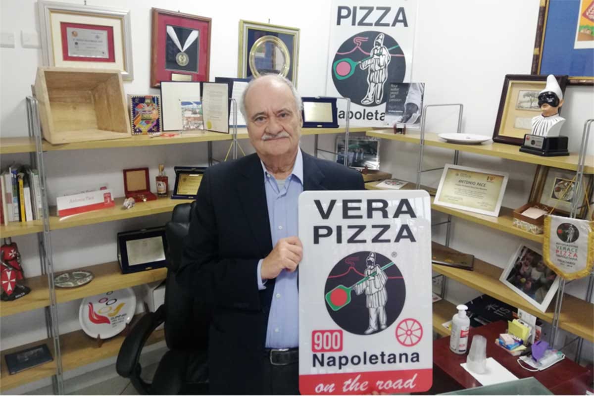 La certificazione numero 900 per Alessio Lacco e la sua pizzeria on the road Pizza on the road, arriva la certificazione dall'Associazione verace Pizza Napoletana