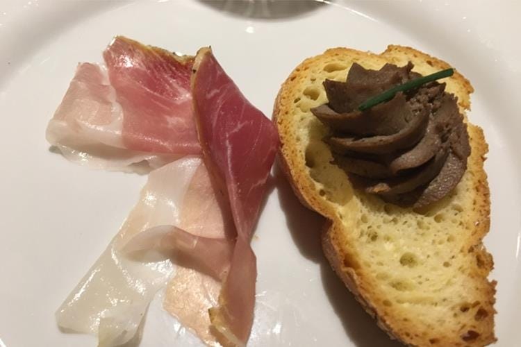 Crostino di paté di fegatini e prosciutto toscano - Al Carroponte, omaggio in tavola ai vini toscani di Colle Massari