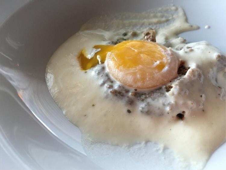 Uovo, porcini, frisella e taleggio di bufala (Nino di Costanzo)