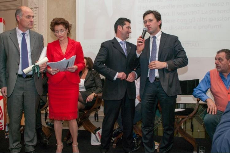Da sinistra: Fabrizio Filippi, presidente del Consorzio Olio Toscano Igp, Annamaria Tossani, Aldo Cursano e Dario Nardella