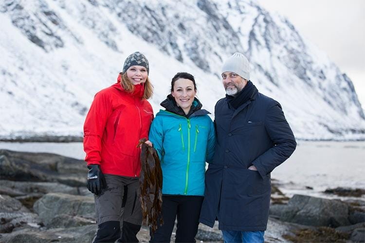 Angelita Eriksen e Tamara Singer (Lofoten Seaweed Company) insieme a Moreno Cedroni