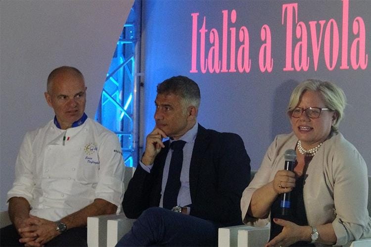 Enrico Derflingher, Alfonso Pecoraro Scanio e Loredana Capone - Euro-Toques, vince l'associazionismo 
Nuova guida e alta cucina in Puglia