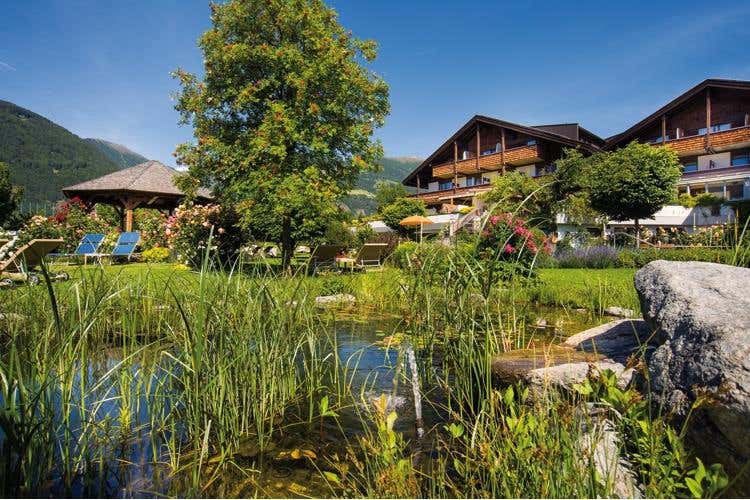 (Il lusso silenzioso del Garberhof 
tra relax e rituali di purificazione)