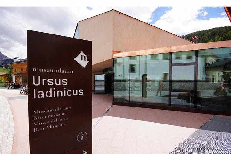 S.Cassiano, Museum Ladin Ursus Ladinicus - In Alta Badia si scia ma non solo 
Il fascino delle Dolomiti tra storia e arte