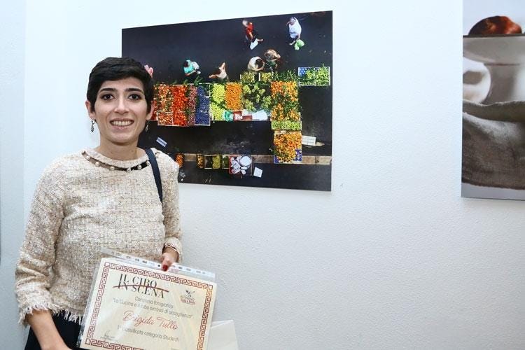 Brigida Tullo (Mostra sul cibo e le foto del concorso 
Il Premio IaT lascia il segno alla Carrara)