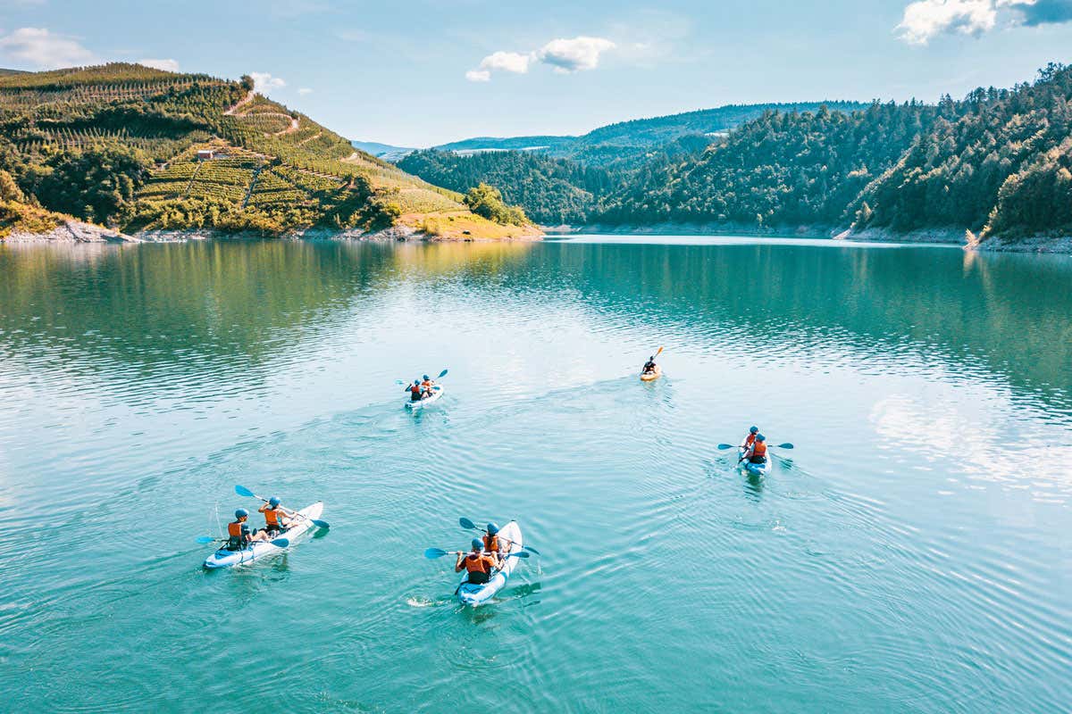 C’è una valle tra rovine ancestrali e silenzi inquieti, in cui la Mela Dop affascinò Sissi