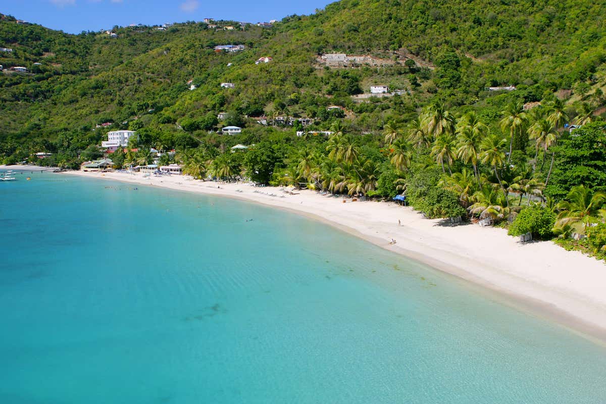 Cane Garden Bay, sull’isola di Tortola: una delle baie più iconiche delle British Virgin Islands