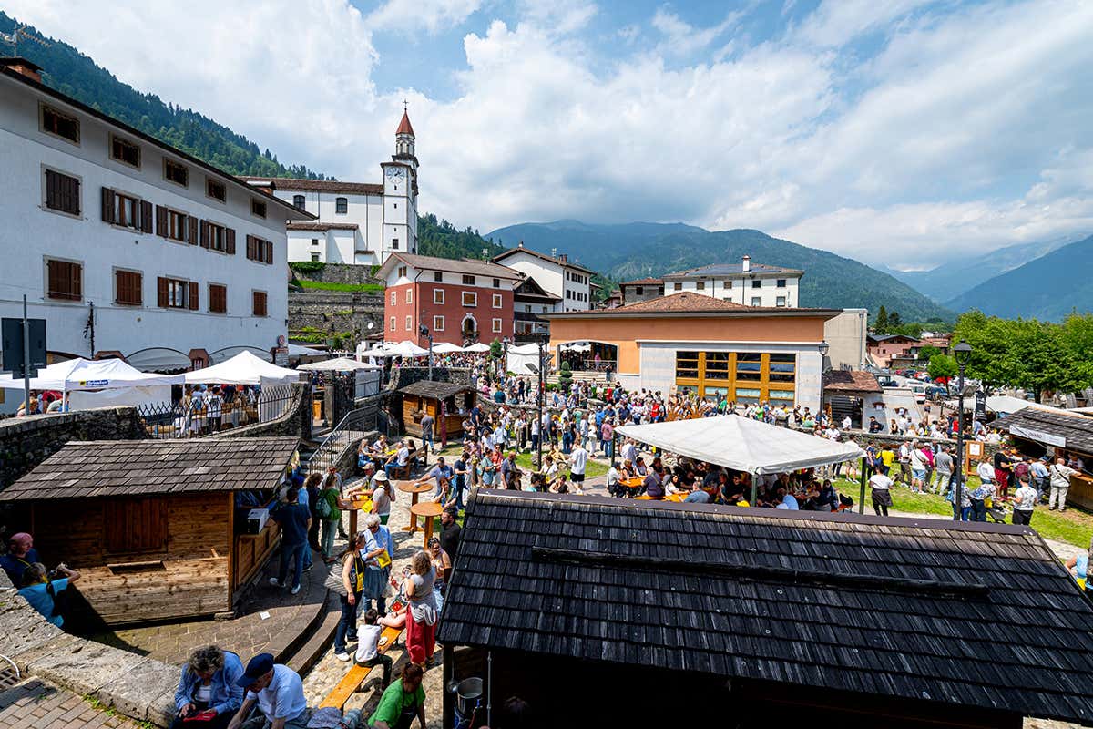 Festa dei Cjars&ograve;ns 2026 a Sutrio: programma degustazioni e tradizioni