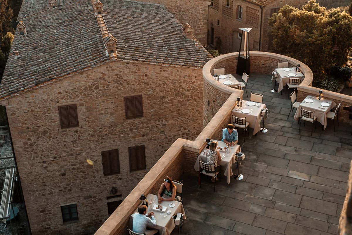 Ristorante con vista panoramica Non solo ambiente e storia. Nell'oasi di Castelfalfi fra cibo, wellness e golf