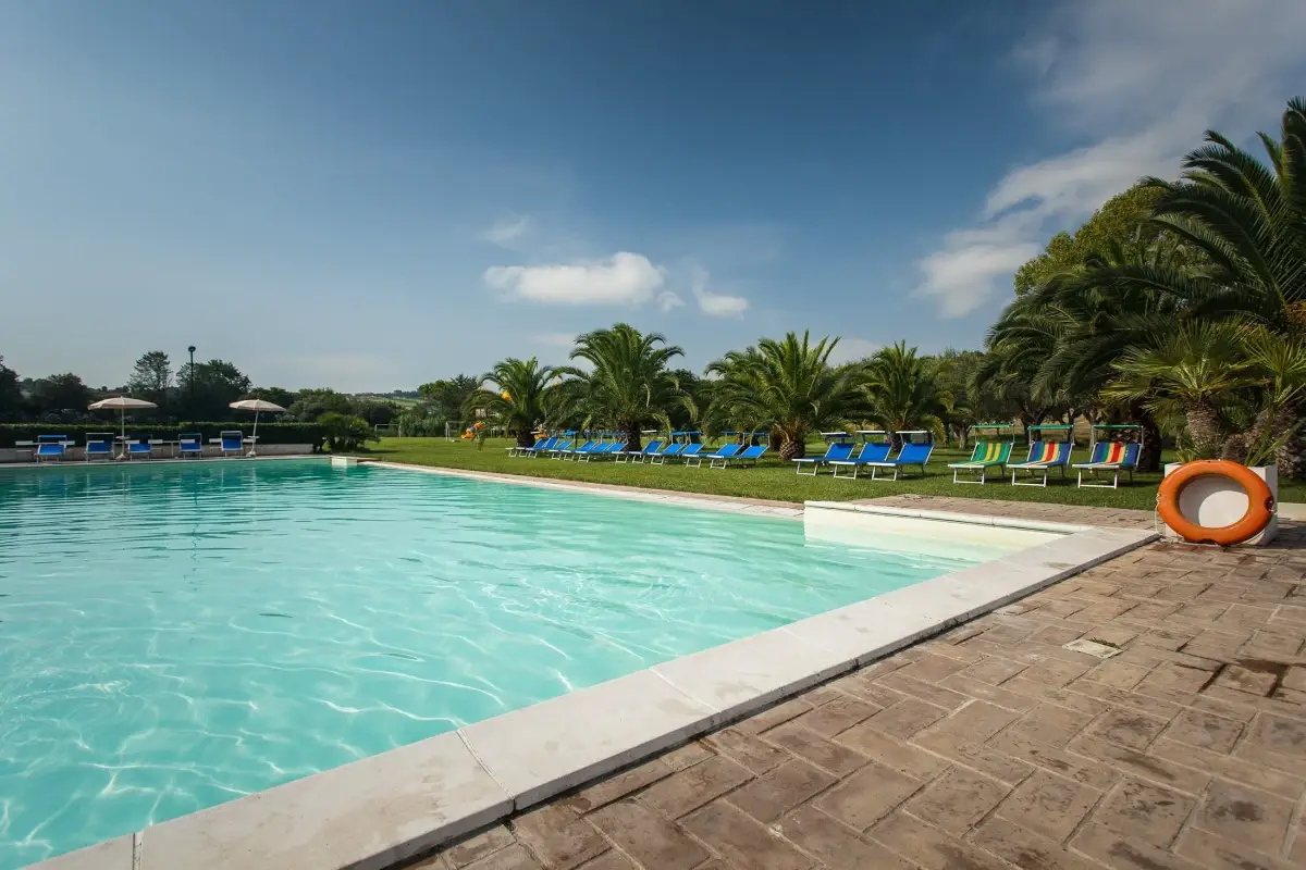Finis Afric&aelig; Resort a Senigallia, il mondo in una stanza