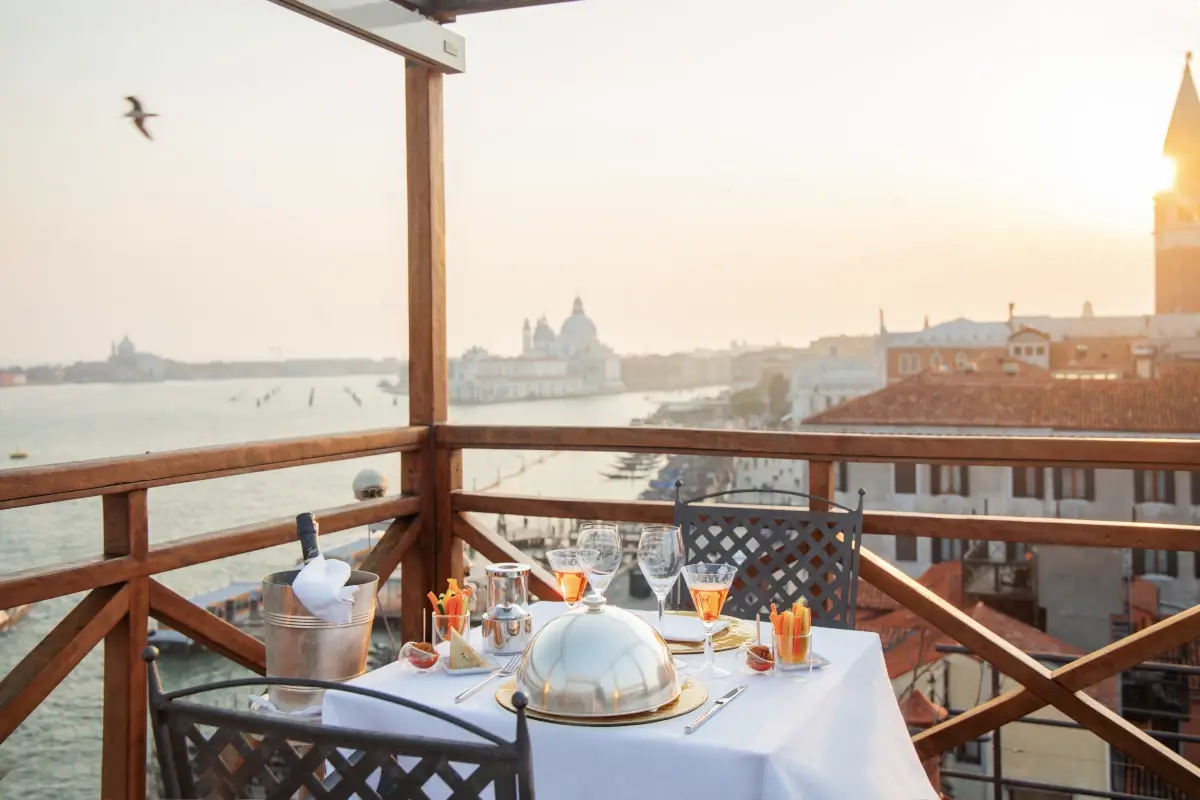 Londra Palace Venezia, antico e nuovo salotto in Riva degli Schiavoni