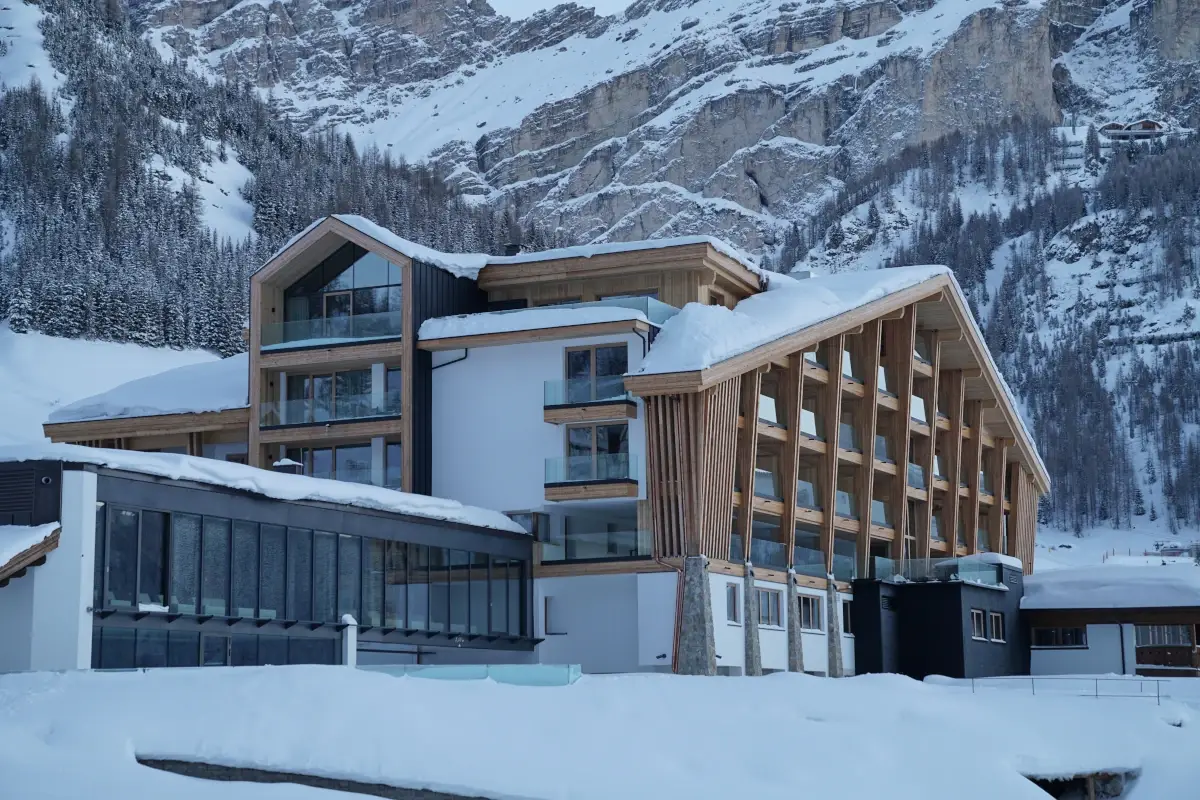 Romantik Hotel Cappella di Colfosco Apri la porta e scii. Dove? Al Romantik Hotel Cappella MANCANO FOTO