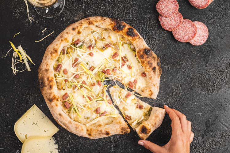 Ciauscolo e Verdicchio Mezzometro a Senigallia e Jesi, pizza su misura Ciauscolo e Verdicchio Mezzometro a Senigallia e Jesi, pizza su misura