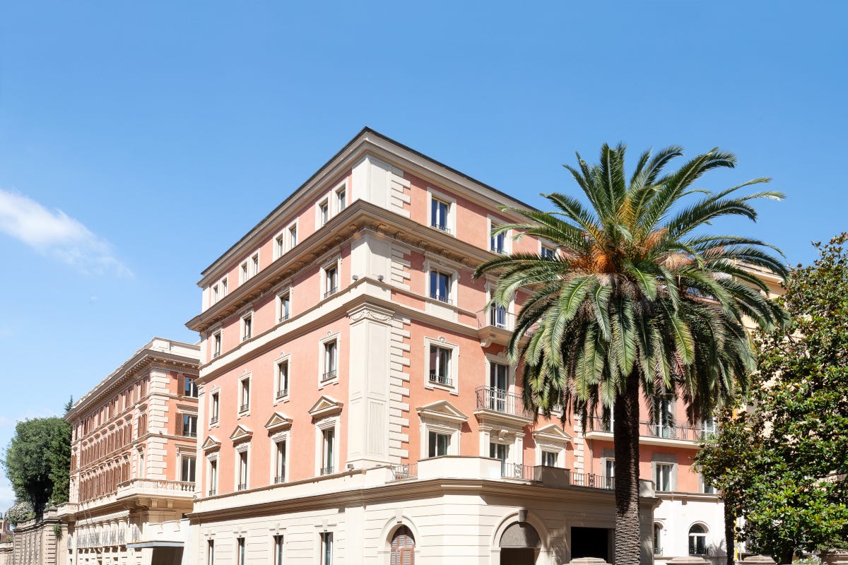 L'hotel è ricavato da un solenne e importante edificio che risale al 1800 W Rome, l'eterna vita di via Veneto