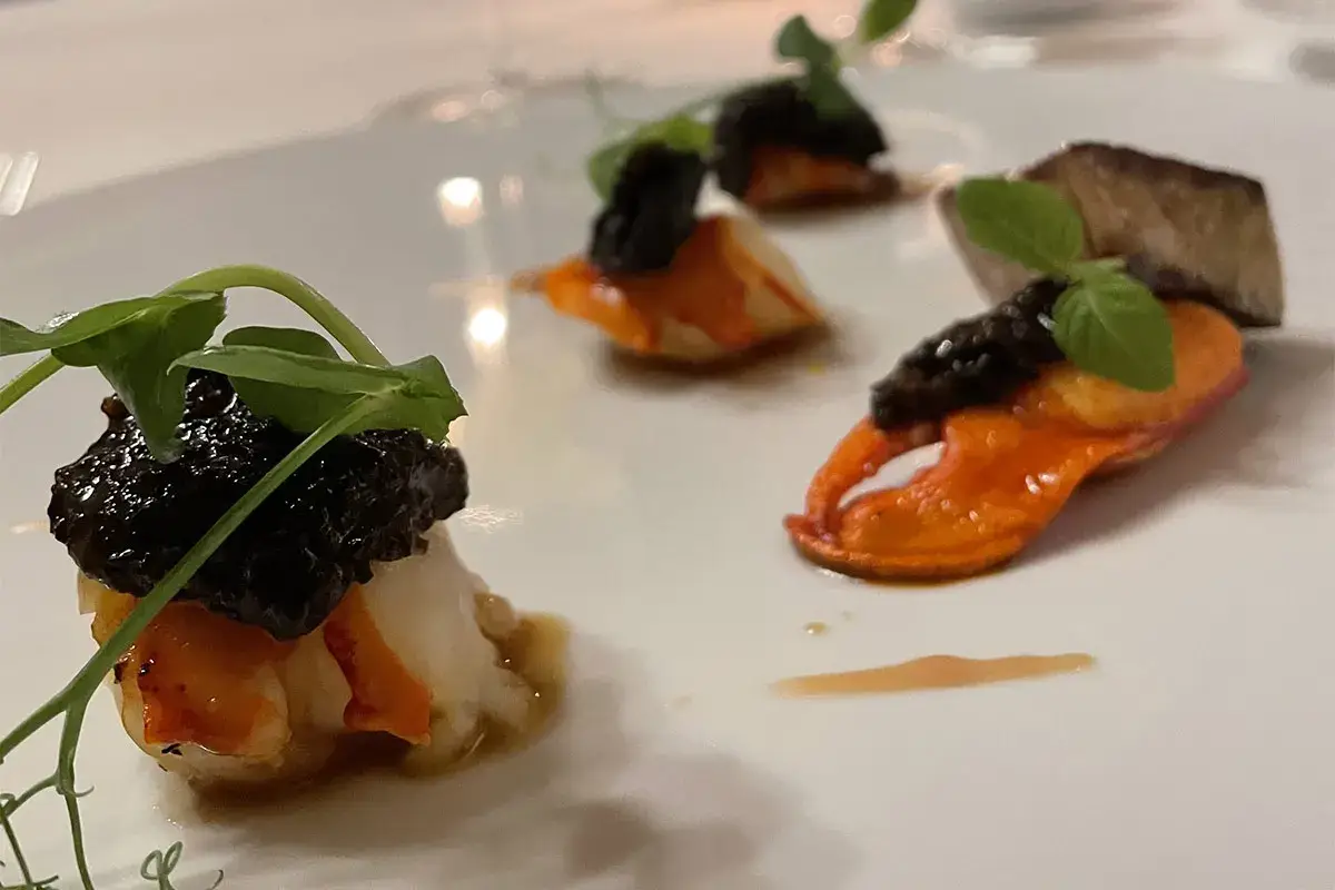 Astice leggermente affumicato, spugnole, foie gras, cardamomo Una stella in Valpolicella: all'Oseleta la