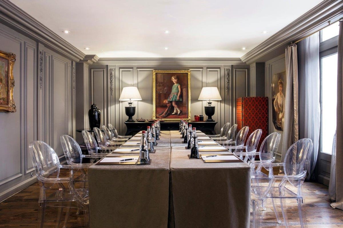 Entriamo nella nuova esclusiva suite del boutique hotel Castille Paris