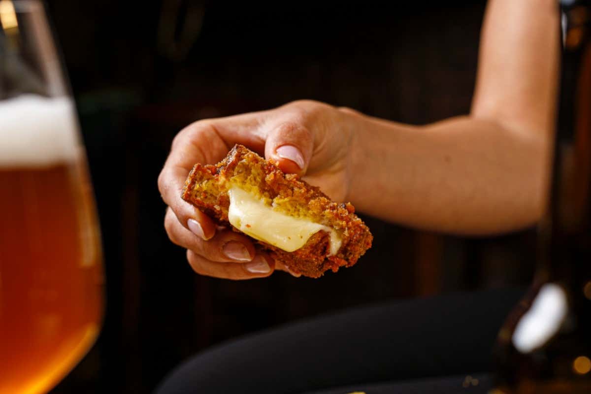 Apre un nuovo Supplizio: dove il cibo di strada si gusta al tavolo