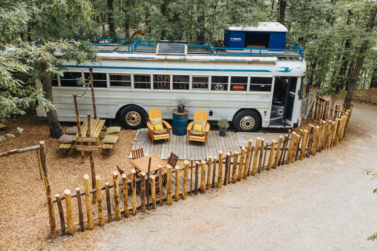 Dalle tende safari allo scuolabus: il campeggio a Orlando in Chianti Glamping Resort