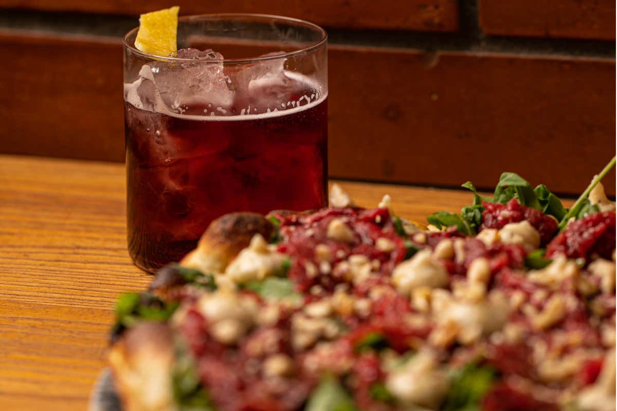 Quale cocktail abbinare alla pizza romana? Lo svela “Svario”