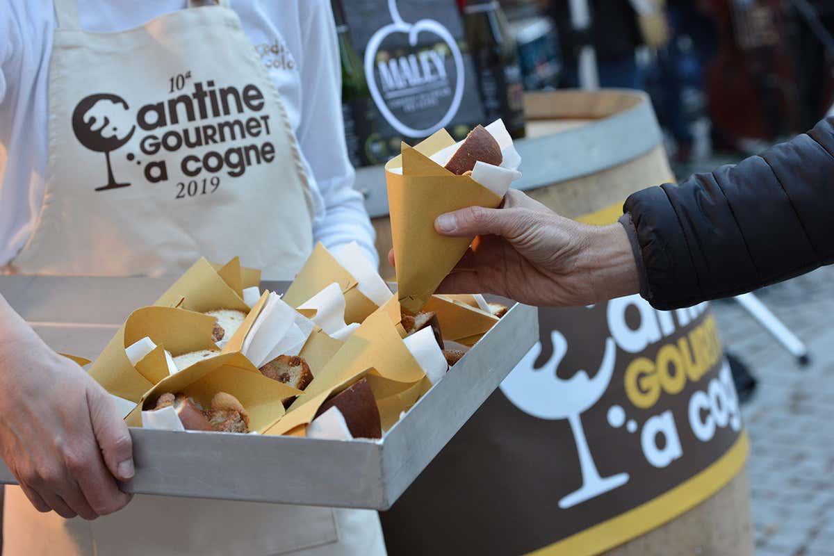 Cantine Gourmet a Cogne nel 2019. Foto Paolo Rey A Cogne a caccia di Cantine gourmet Cantine Gourmet a Cogne nel 2019. Foto Paolo Rey A Cogne a caccia di Cantine gourmet