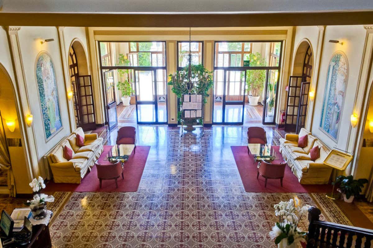 Grand Hotel Royal: un tuffo nel fascino senza tempo di Viareggio