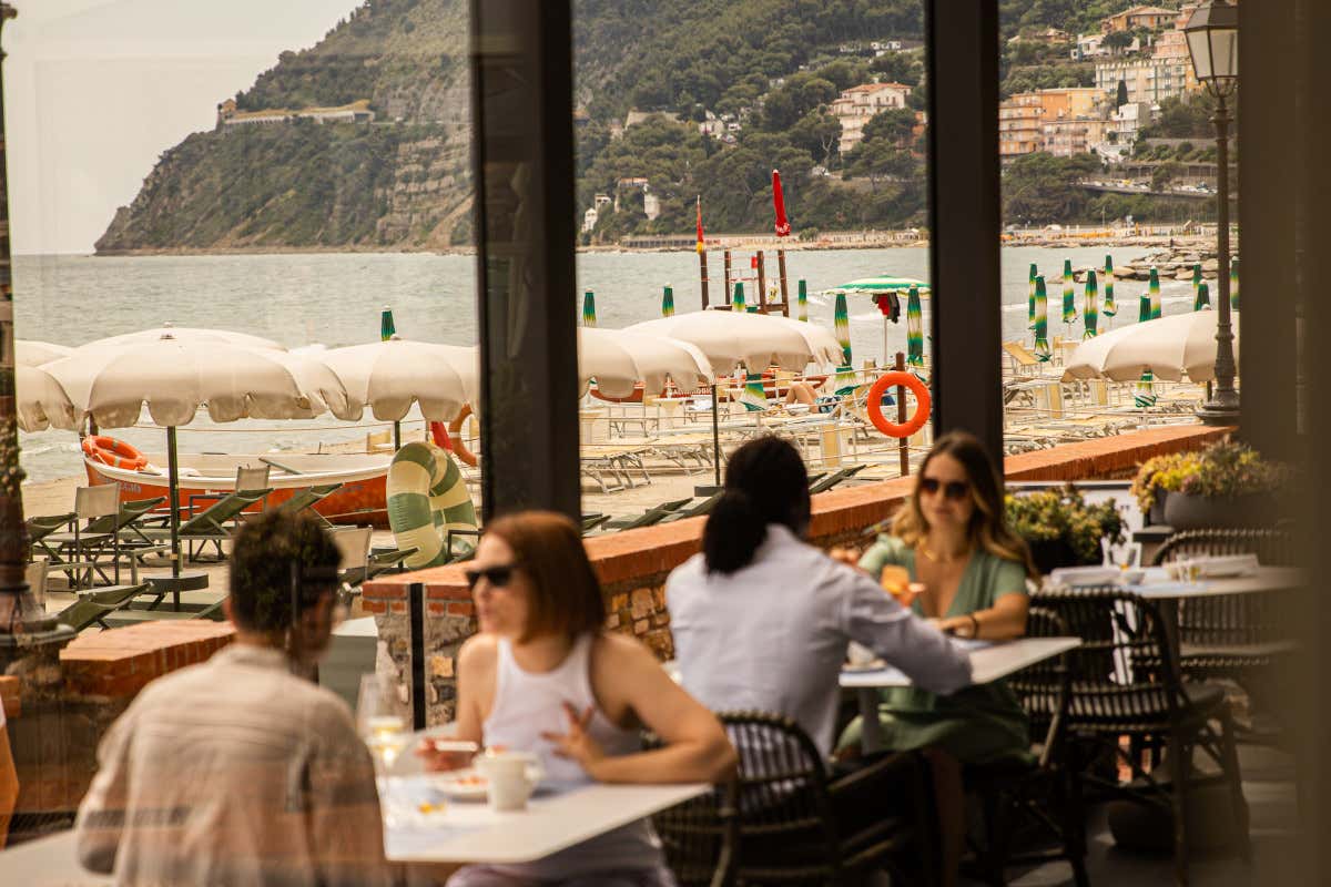 Hotel Windsor, sulla spiaggia di Laigueglia tra design e arte