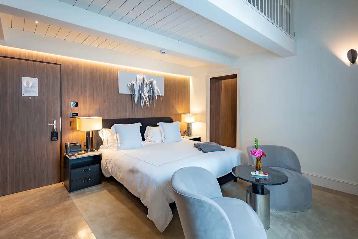 Atmosfere neoclassiche e design contemporaneo: il The First Roma Dolce