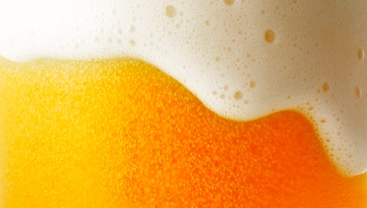 Birra, il fuori casa traina i consumi
Cresce il fenomeno dei micro-birrifici