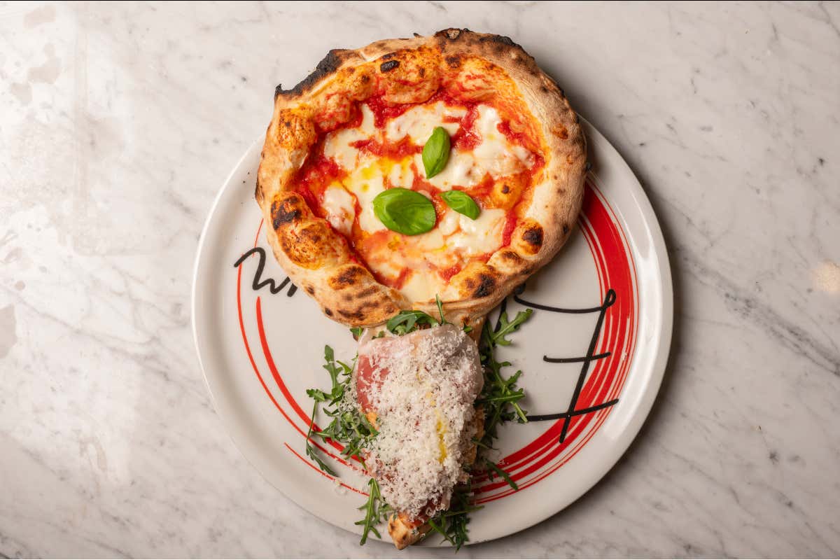 A ruota di carro come la napoletana e croccante come la romana: la pizza di Elysium