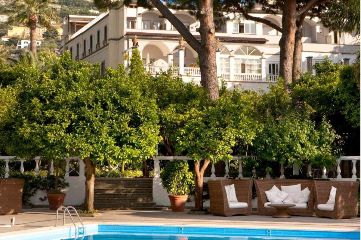 La Cocumella, entriamo nel più antico albergo della penisola sorrentina La Cocumella, entriamo nel più antico albergo della penisola sorrentina