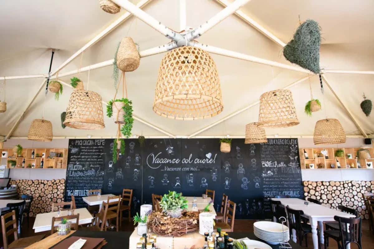 Dalle tende safari allo scuolabus: il campeggio a Orlando in Chianti Glamping Resort Dalle tende safari allo scuolabus: il campeggio a Orlando in Chianti Glamping Resort