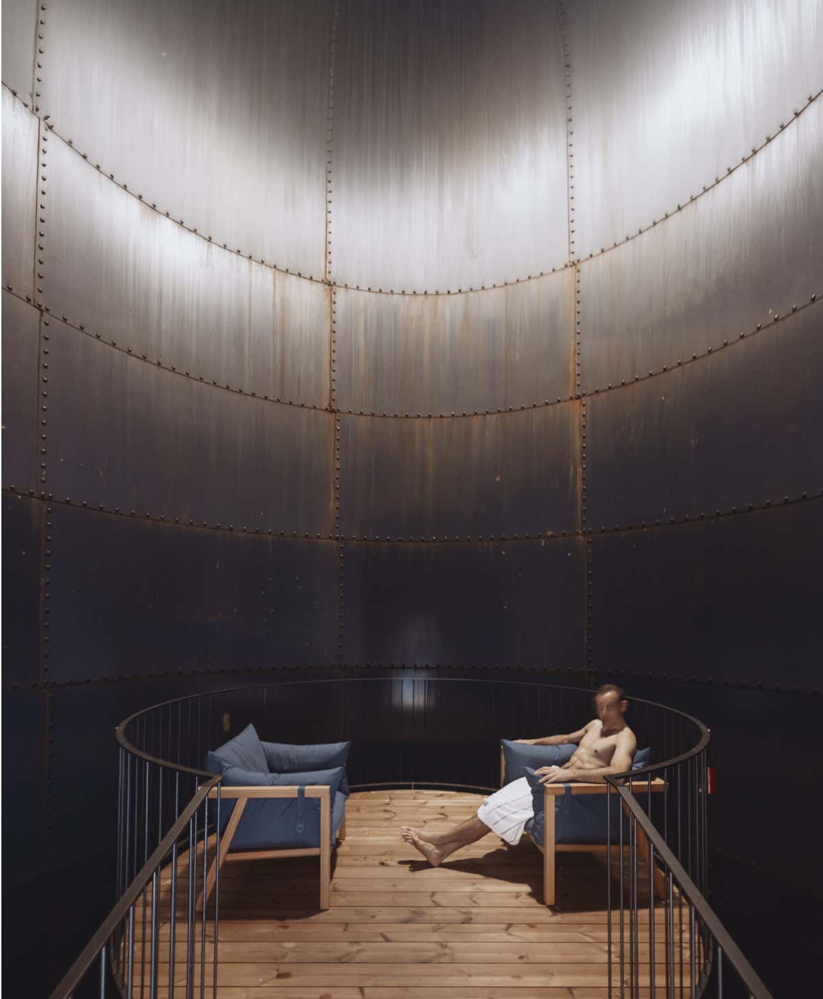 L’inedito Silo dell’introspezione: la piattaforma sospesa nel vuoto all'interno della Stodl SPA