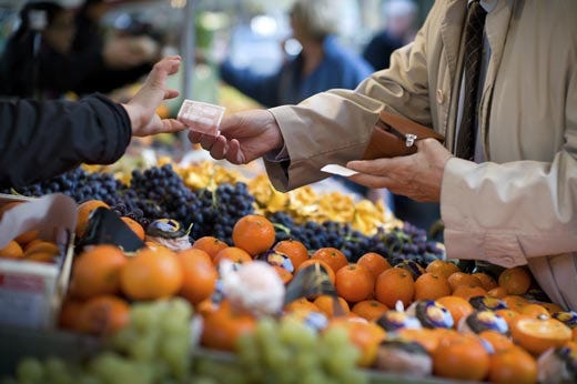 Allarme deflazione, i prezzi precipitano 
-7,5% per il settore frutta fresca