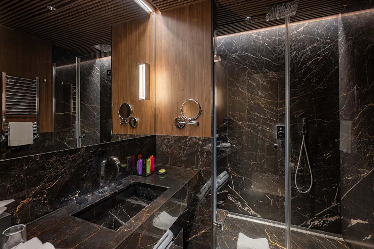 Atmosfere neoclassiche e design contemporaneo: il The First Roma Dolce