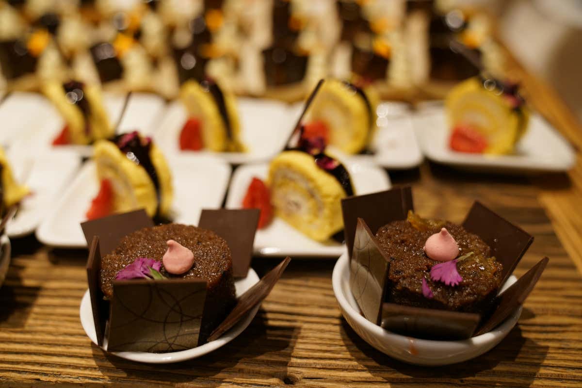Tortino di cioccolato con marmellata all’albicocca Apri la porta e scii. Dove? Al Romantik Hotel Cappella MANCANO FOTO