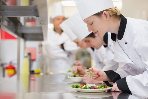 Boom di iscritti agli istituti alberghieri 
10 milioni di giovani amano la cucina