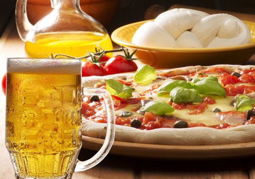 Pizza e birra, un “rito” per gli italiani 
Ma il 58% le consuma in casa