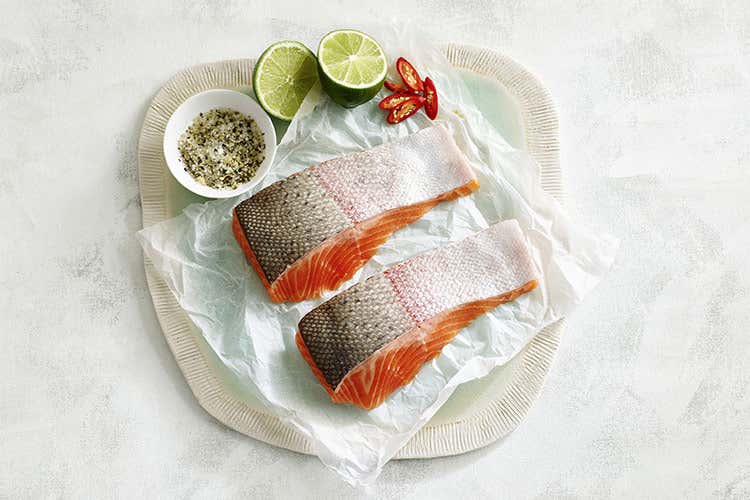 Wicky Priyan nella Cucina Longino con trota e salmone di Tasmania