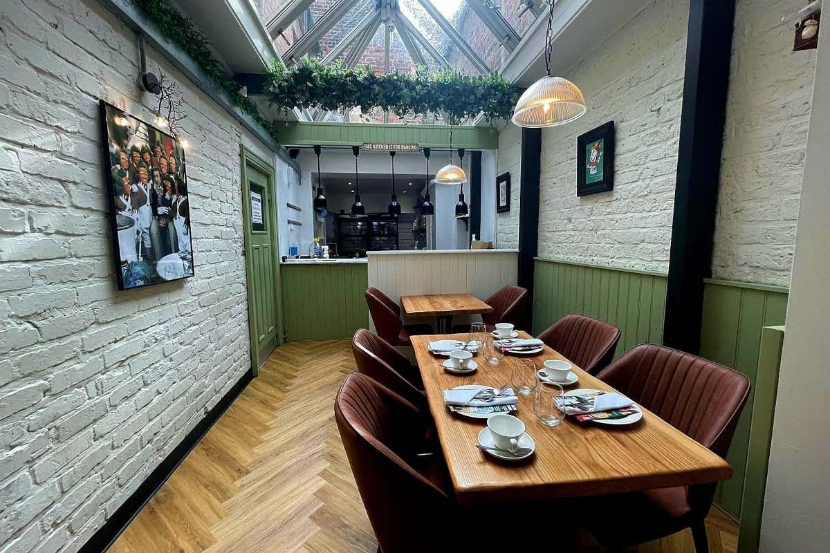 A cena con Harry Potter e Willy Wonka? I menu favolosi di A Peculiar Tea di Belfast