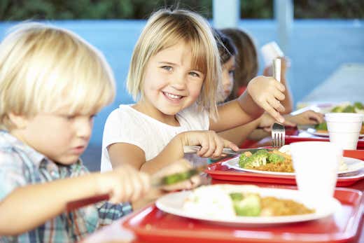 Addio ai cibi spazzatura nelle scuole 
In Italia un bambino su 4 in sovrappeso